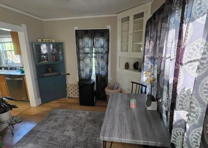 Pet Friendly 3-bedroom House In